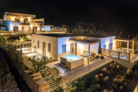 Mnḗmē Suites & Villas