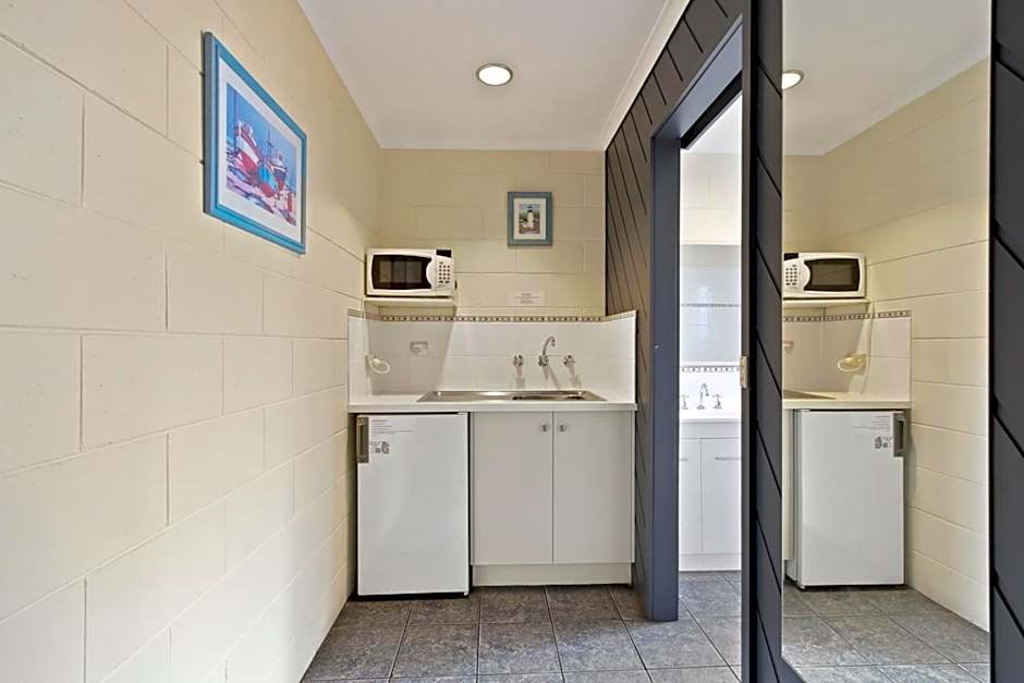 Cunningham Shore Motel