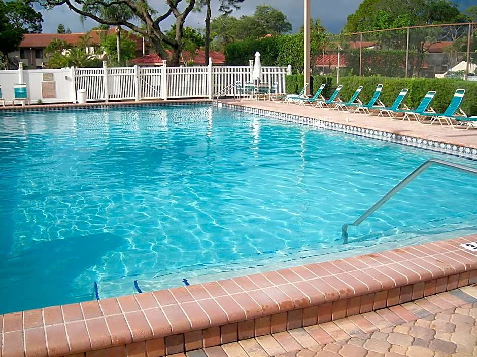 Spacious Shorewalk 2B-2B Condo near Anna Maria Island, Beaches & IMG Academy