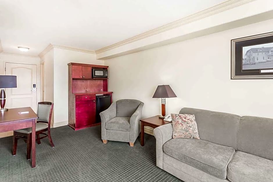 Photo 1 sur 1 de 1 Queen Bed, Mobility Accessible