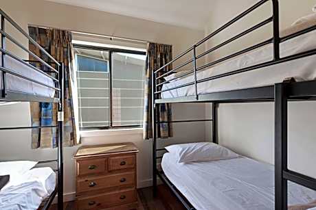 Deluxe 2 Bedroom Cabin - Sleeps 6