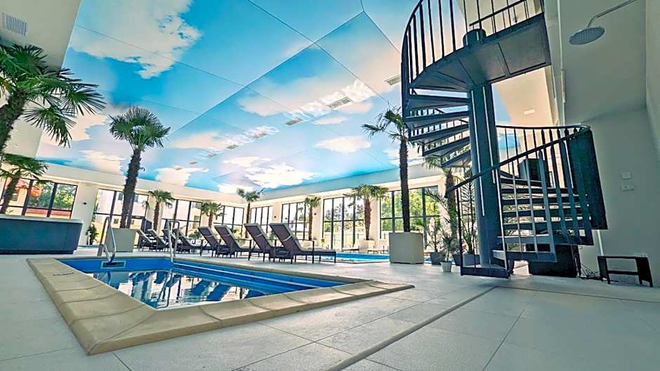 Complex Parc Pini Moinesti