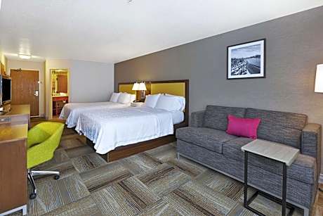 Queen Suite with Sofa Bed - Non-Smoking