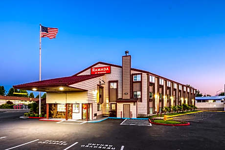 Ramada by Wyndham Medford Airport North
