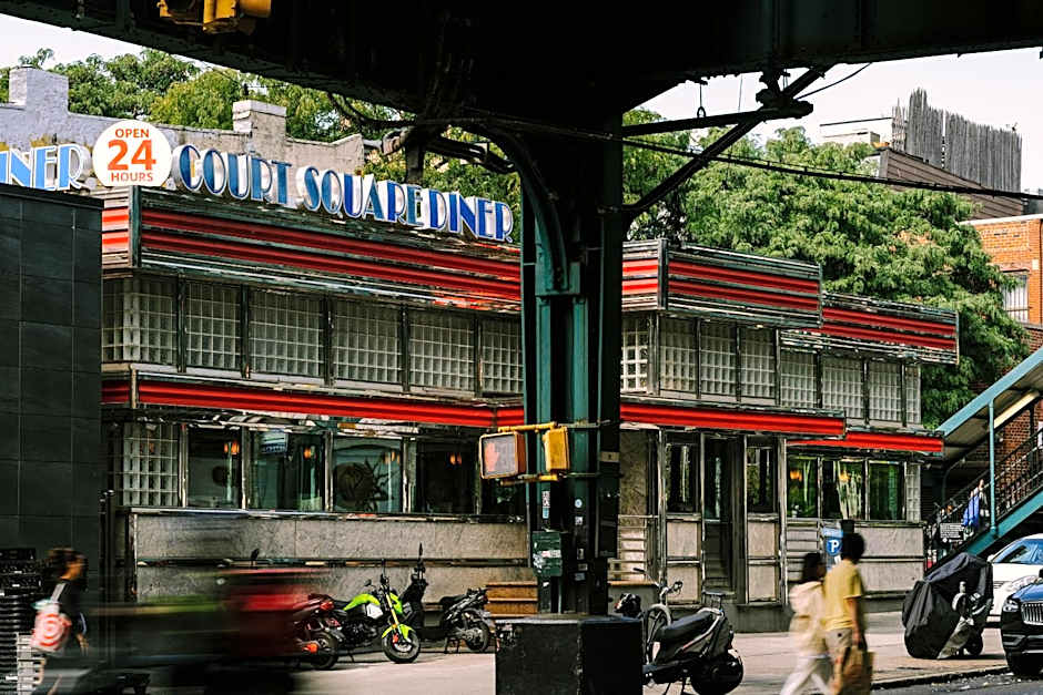Sonder Court Square