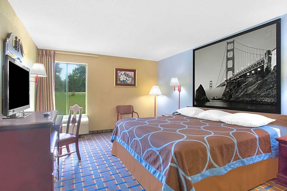 Super 8 by Wyndham Booneville