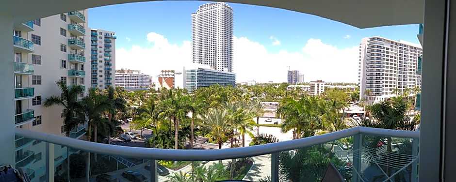 Tides Apt on Hollywood Beach