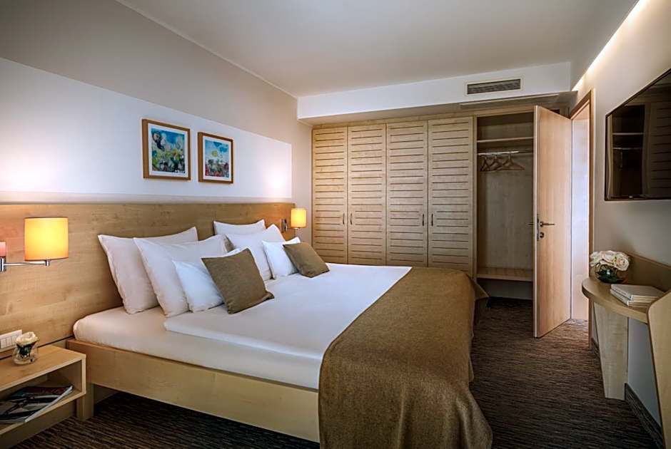 Photo 1 of 5 of Junior Suite