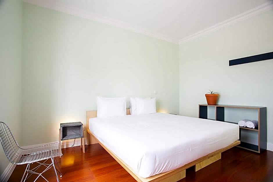 SALT LIPS - Azores Surf Experience