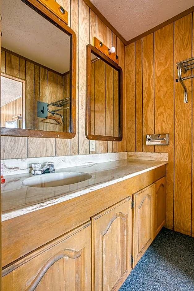 OYO Hotel Breckenridge TX Hubbard Creek Lake