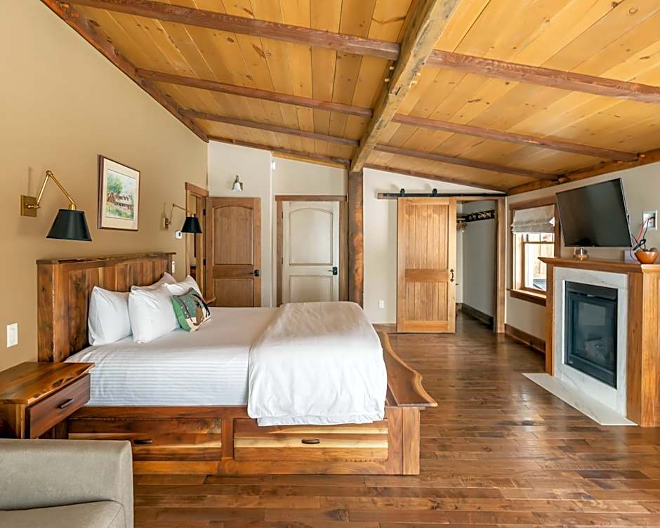 Photo 1 of 5 of 1 King Bed Suite
