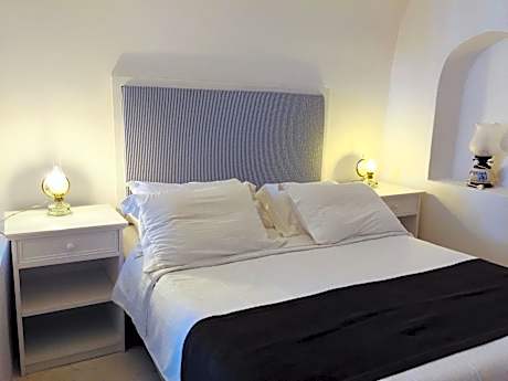 Authentic Santorinia Residences (Family)