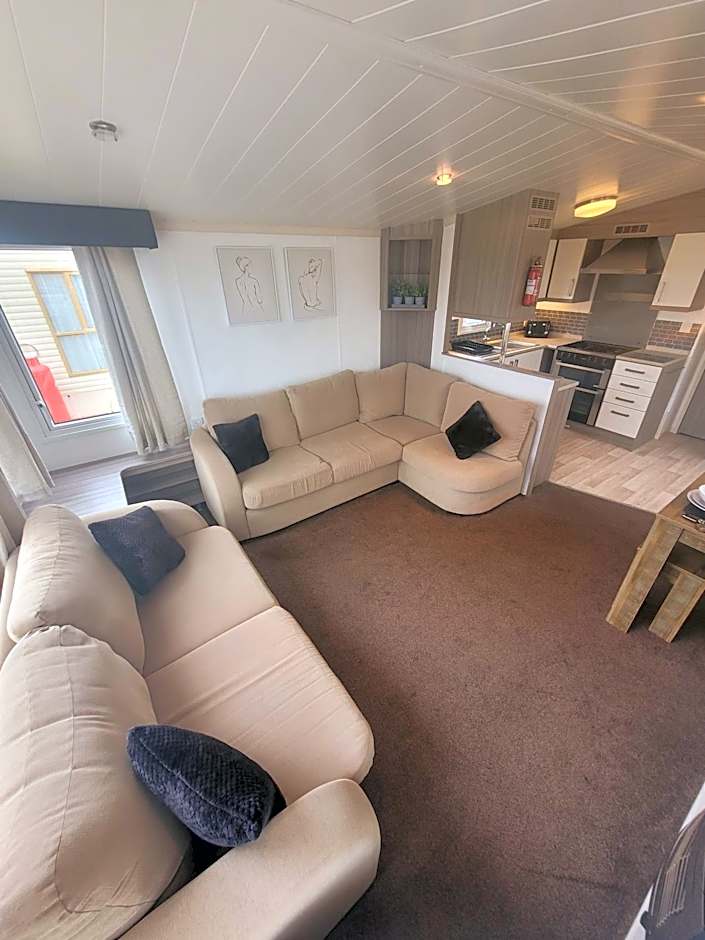 Golden Palm Getaway's PG143