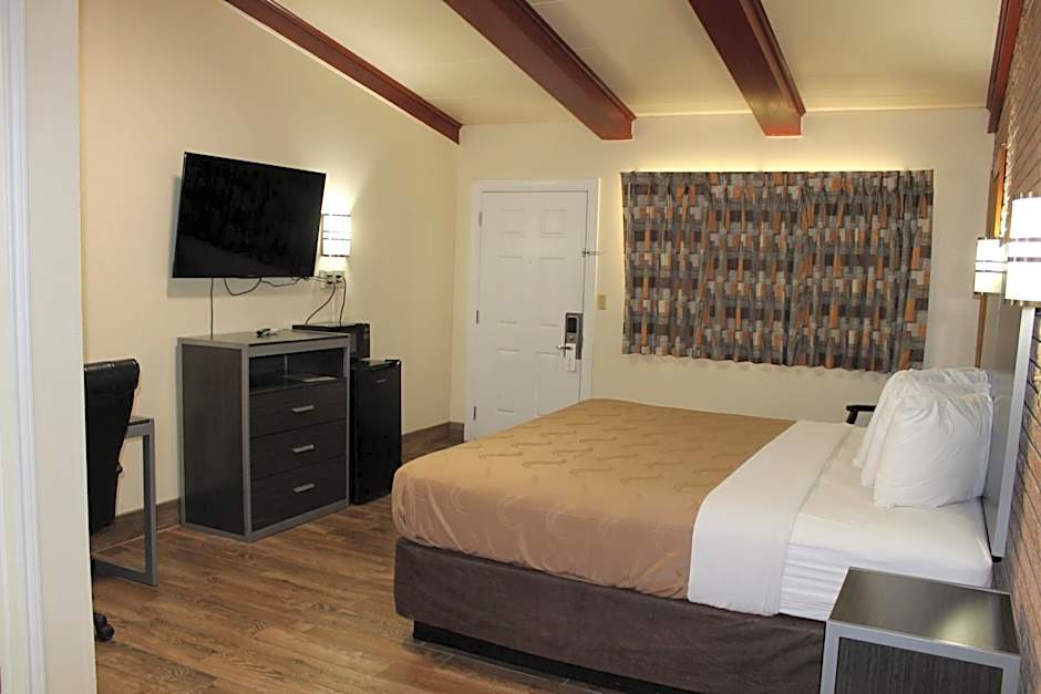 Evergreen Inn and R.V.