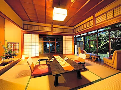 Japanese room with Shared Bathroom and small anteroom