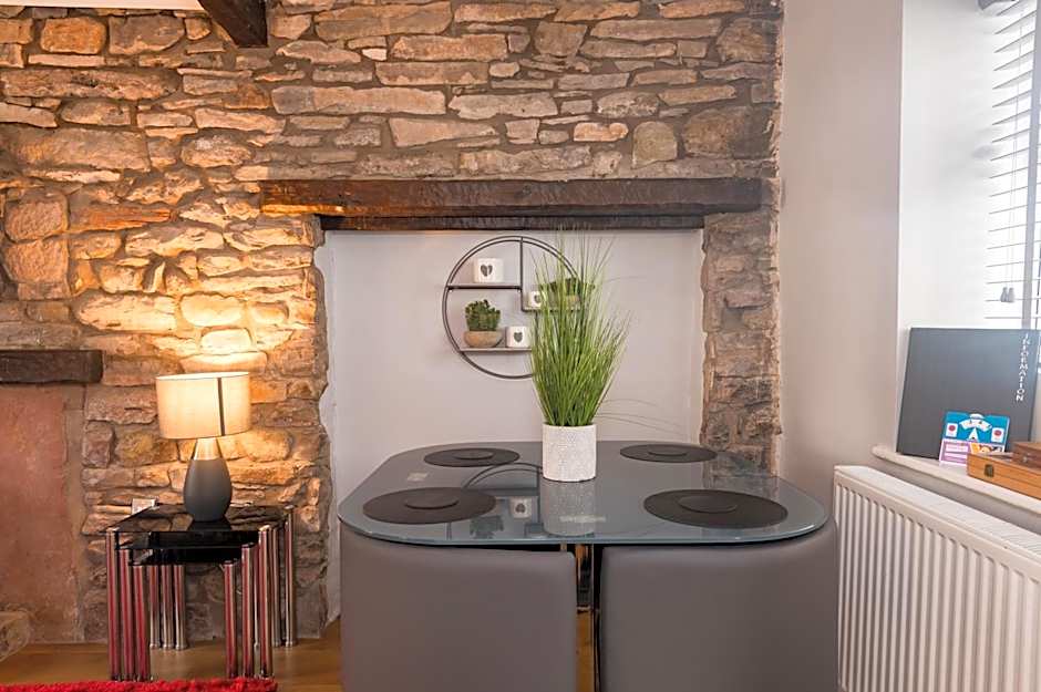 Crown and Cushion Appleby