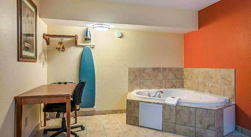 Rodeway Inn & Suites