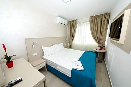 Double Room with Garden View without balcony