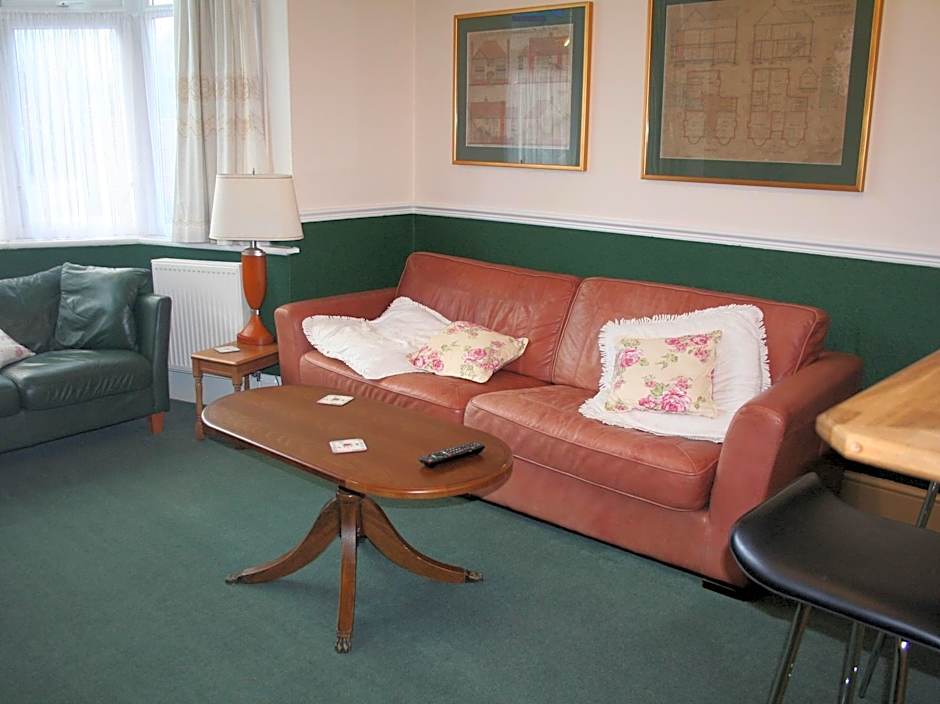 LG Thai Derm Spa & Guesthouse                                                   