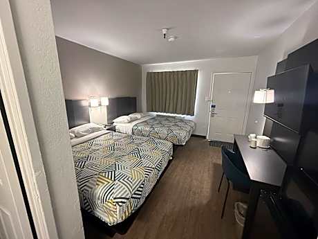 Deluxe Quadruple Room - Non-Smoking