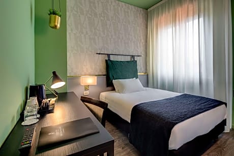 1 Single Bed, Petite Room