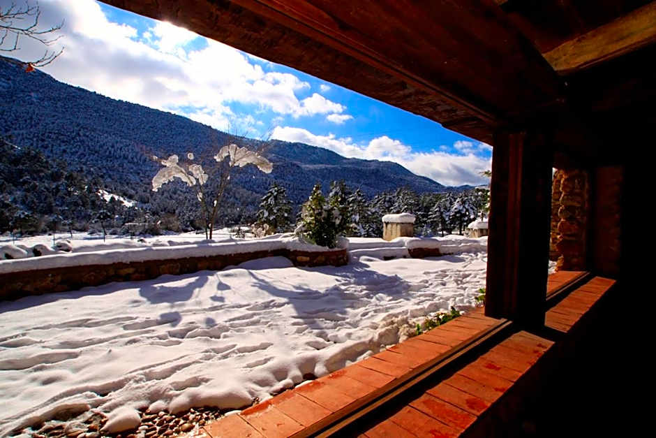 Hotel Royo Guarde-Puente Faco, junto al río Mundo