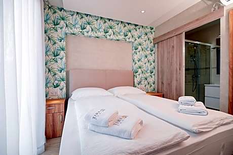 Deluxe Two-Bedroom Mobile Home with Terrace and Sea View