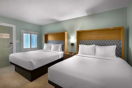 Deluxe Queen Room