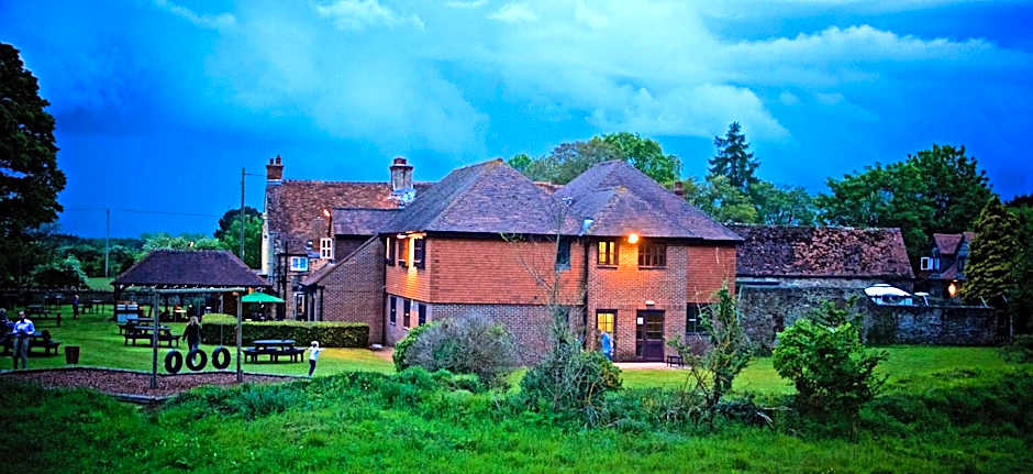 Dog House by Chef & Brewer Collection