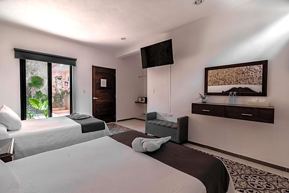 Hotel Colonial Zaci by GuruHotel