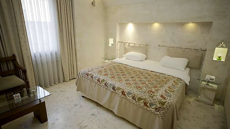 Kasr-i Nehroz Hotel