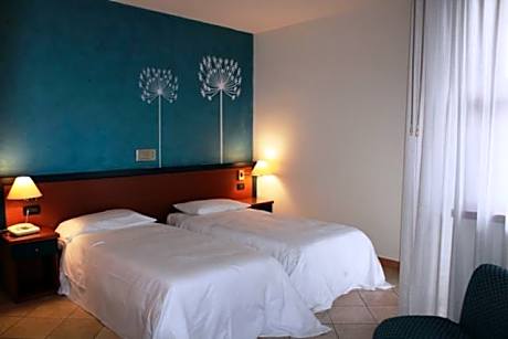 Twin Room with Pool View