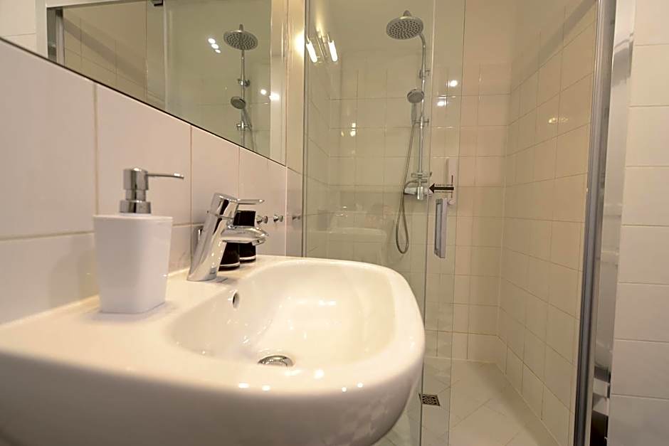 Crystal Suites Chez Helena