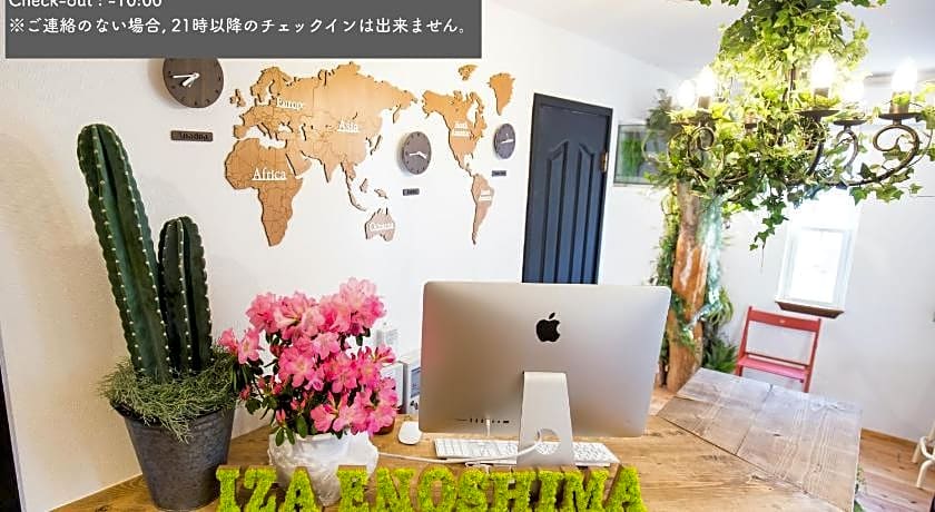 IZA Enoshima Guest House & Bar