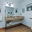 Beach House Inn & Suites