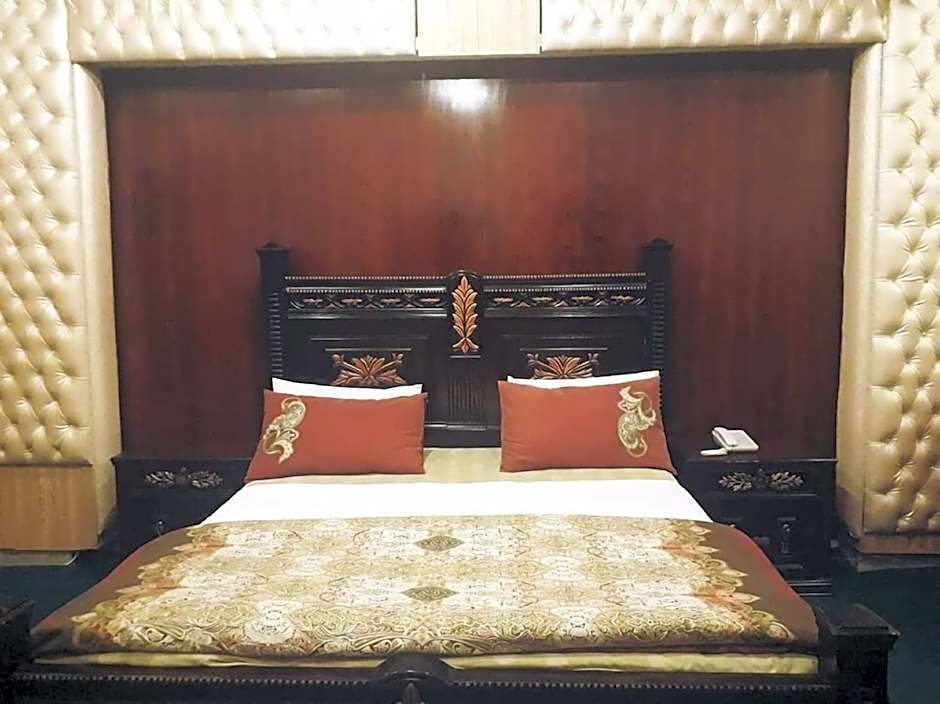 Divine Hotel