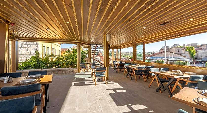 Foremanson Cave Hotel