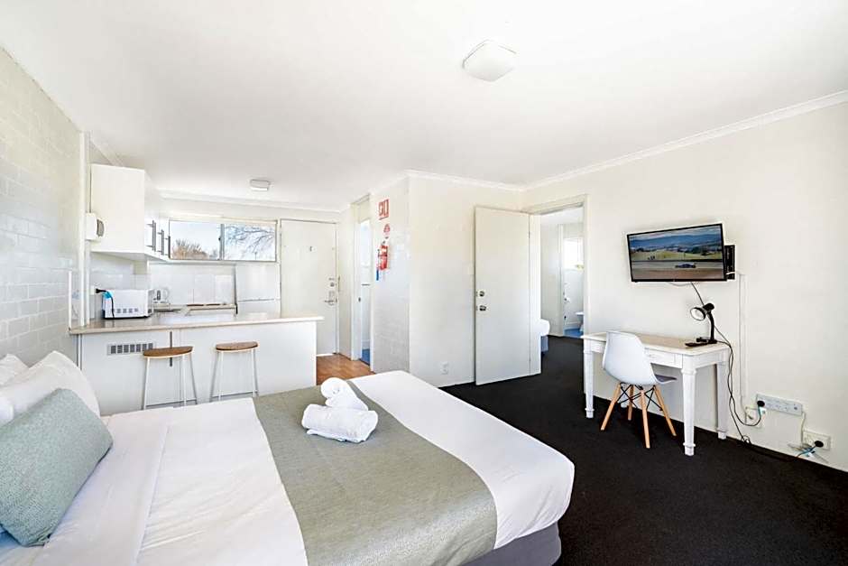 Bathurst Studio Apartments