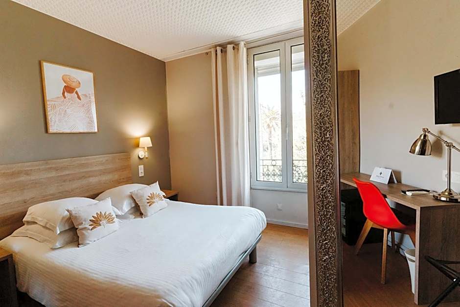 Hôtel Le Petit Castel