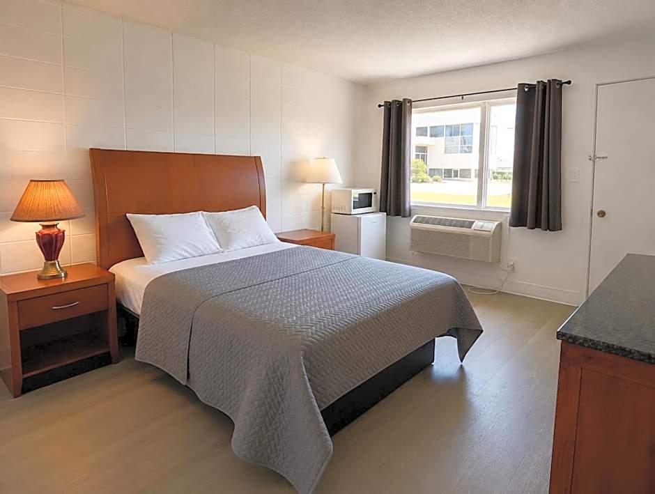 Huron Coast Inn