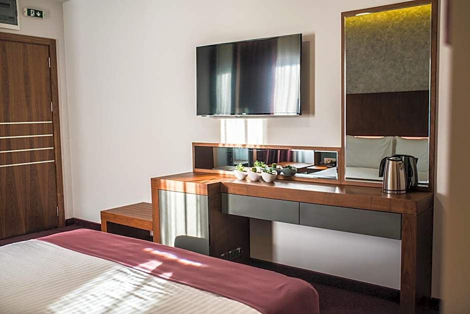 Hotel Bograd - Apartments & Lounge Station