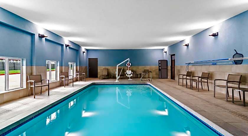 Holiday Inn Express & Suites Joplin Southeast