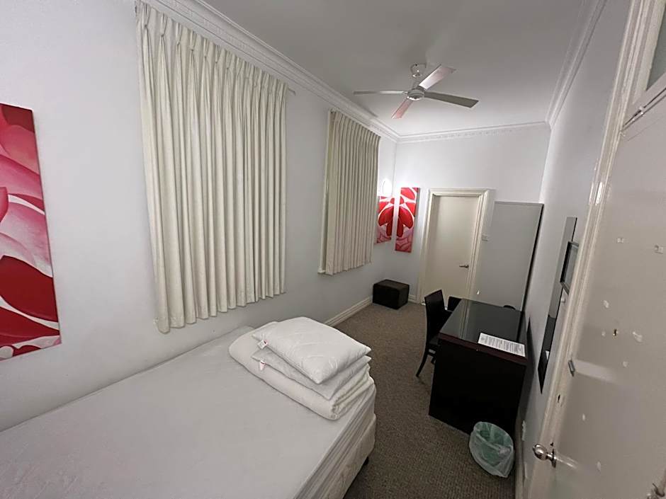 Wallaby Backpackers Hostel Perth - note - Valid passport required to check in -