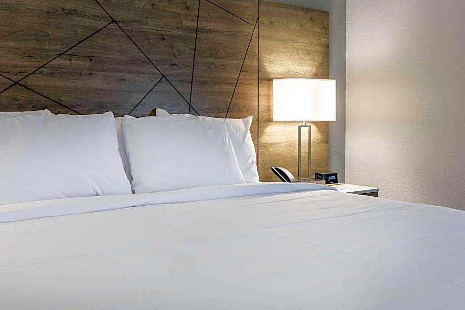 Rodeway Inn & Suites