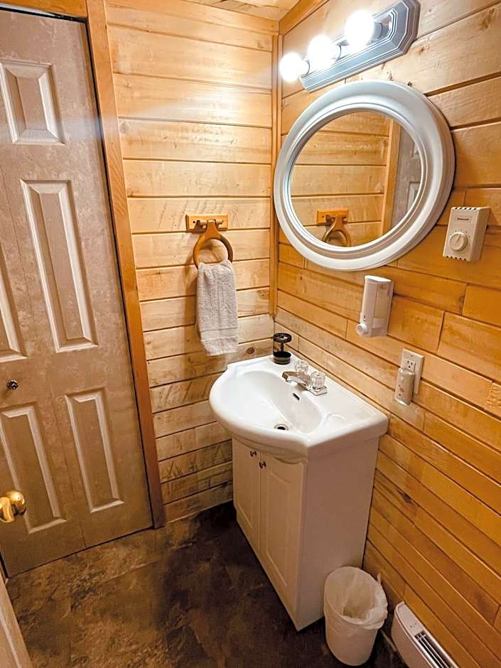 Summit River Lodge & Campsites