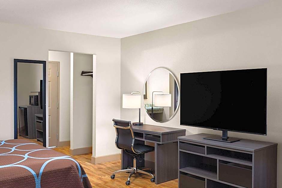 Super 8 by Wyndham Fallon