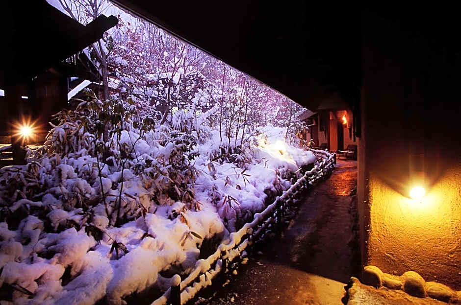 Satonoyu Waraku 13 years or older