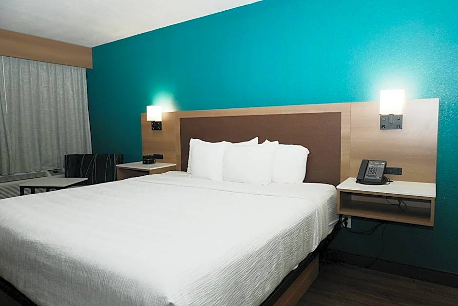 La Quinta Inn & Suites by Wyndham Albuquerque Airport