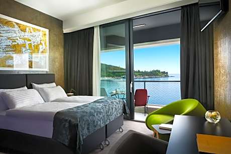 Superior Double Room with Balcony and Sea View