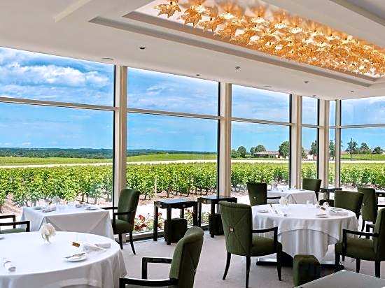 Chateau Lafaurie-Peyraguey Hotel & Restaurant LALIQUE